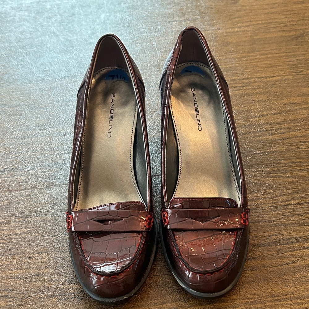 Bandolino Women's Croc-Embossed Burgundy Loafers